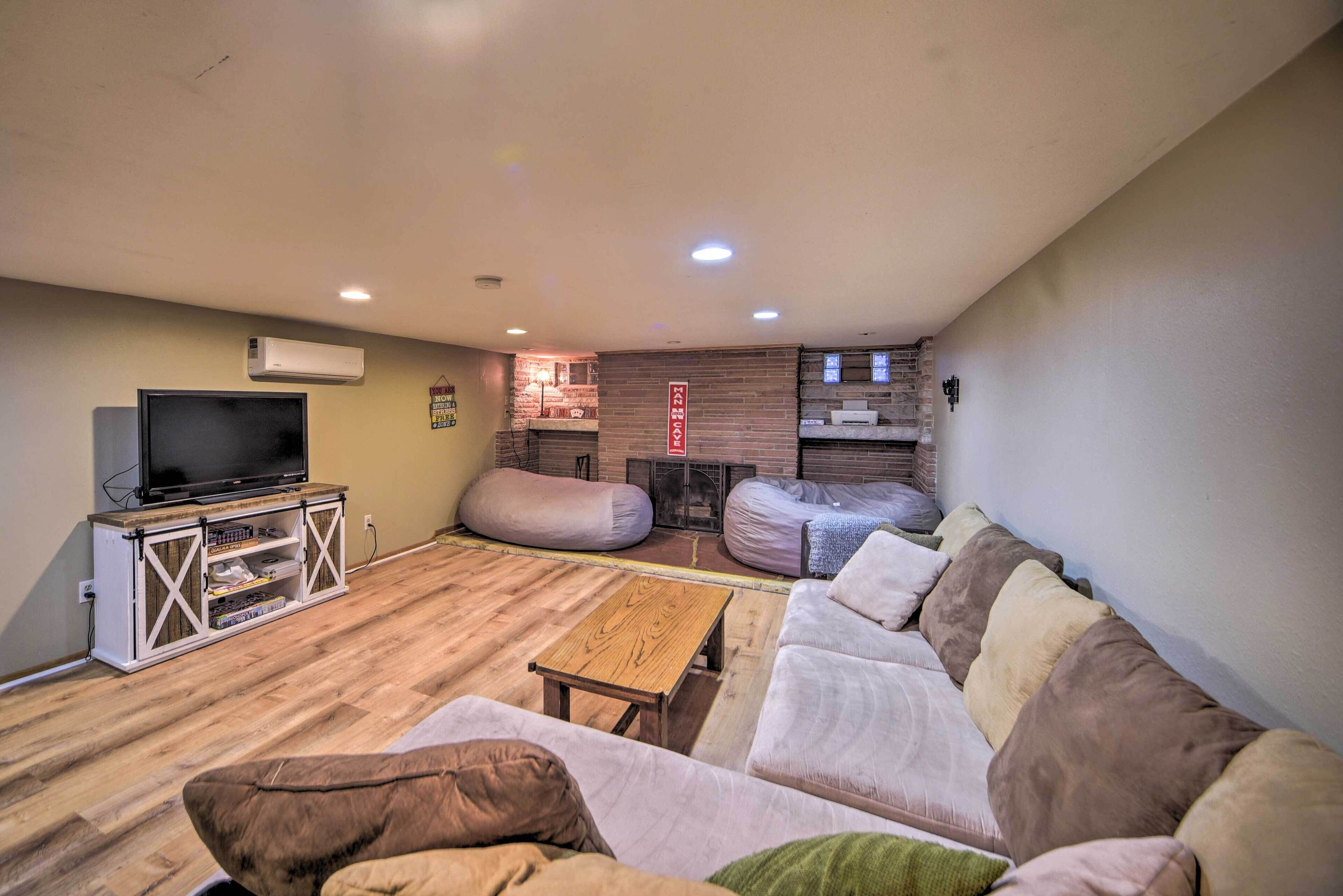 House (6 Bedrooms) | Interior