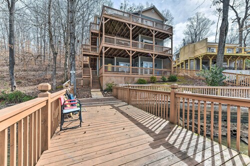 Lakefront Lexington House w/ Spacious Deck!