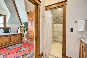 Cottage (1 Bedroom) | Interior - Historic Guest House on Castle Kimble Estate! (Manhattan)