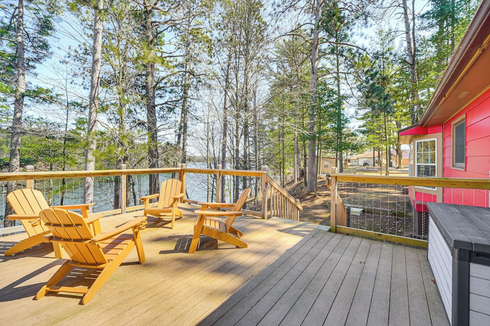 Beautiful Chetek Home w/ Prairie Lake Access! - Prairie Farm, WI