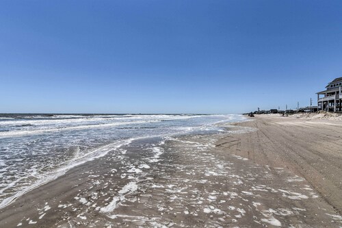Steps to Coast: Bolivar Peninsula Beach House!