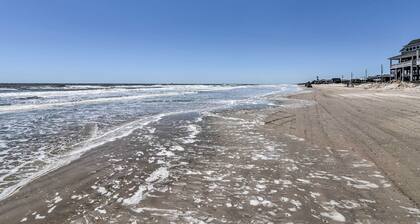 Steps to Coast: Bolivar Peninsula Beach House!