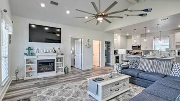 House (3 Bedrooms) | Interior