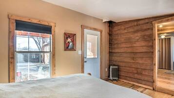 3 bedrooms, bed sheets