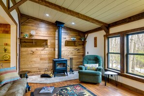 Interior - Alpine Lake Resort Cabin Rental w/ Pool Access! (Terra Alta)