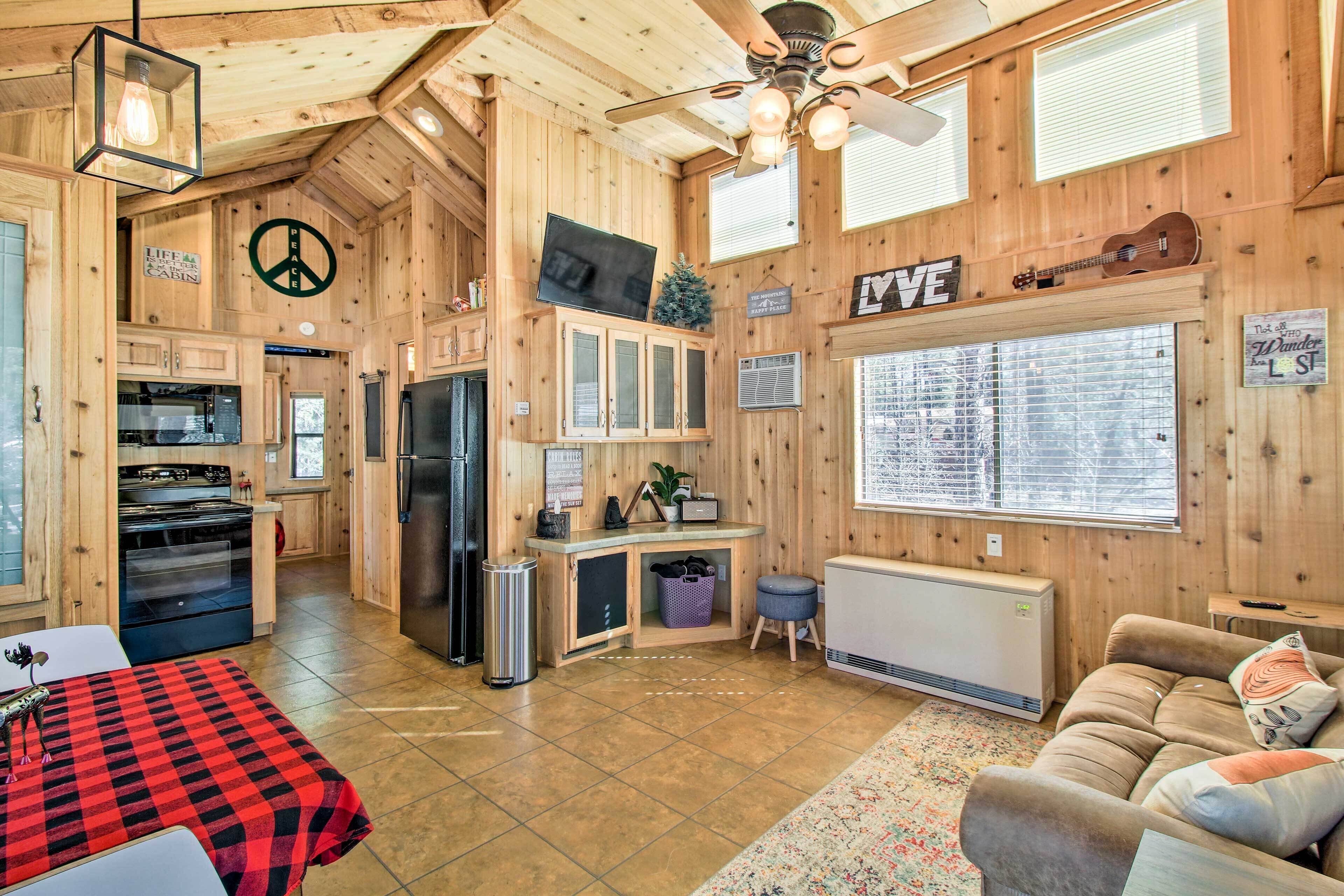 House (1 Bedroom) | Living area | TV, books