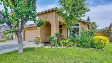 House (3 Bedrooms) | Front of property