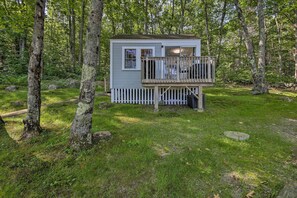 Exterior - Lush Edgecomb Studio Cottage w/ Fire Table! (Edgecomb)