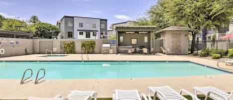 Apartment (4 Bedrooms) | Front of property