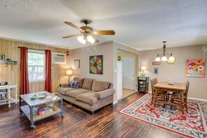 TV, books - Charming Harriet Getaway w/ Fire Pit! (Harriet)