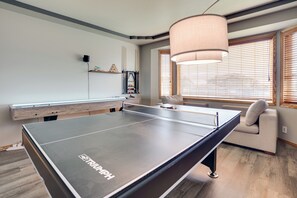 Interior - Moses Lake Vacation Rental w/ Hot Tub & Game Room (Moses Lake)