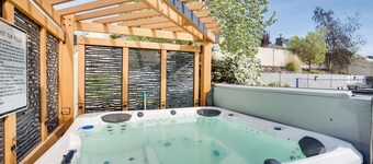 Moses Lake Vacation Rental w/ Hot Tub & Game Room
