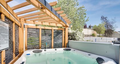 Moses Lake Vacation Rental w/ Hot Tub & Game Room