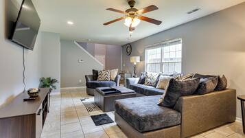 House (5 Bedrooms) | Interior