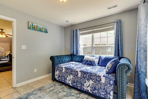 House (5 Bedrooms) | Interior