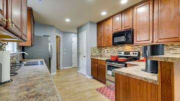 Microwave, oven, kompor, dan mesin pencuci piring