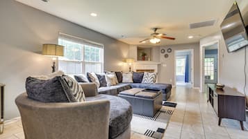 House (5 Bedrooms) | Front of property