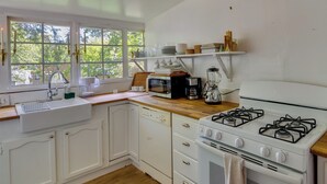 Cottage (2 Bedrooms) | Interior