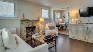 Cottage (2 Bedrooms) | Interior