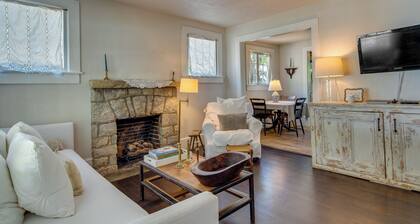 Charming Home < 2 Mi to Downtown Hendersonville!