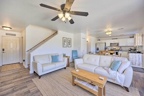 House (3 Bedrooms) | Interior - Updated Maricopa Retreat < 2 Miles to Golf! (Maricopa)