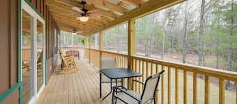Scenic Murphy Cabin w/ Hot Tub, Fire Pit & Views