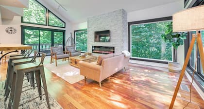 2 Mi to Lake: Modern Harbor Springs Home w/ Grill!