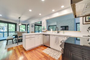 House (3 Bedrooms) | Interior