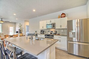 House (3 Bedrooms) | Interior
