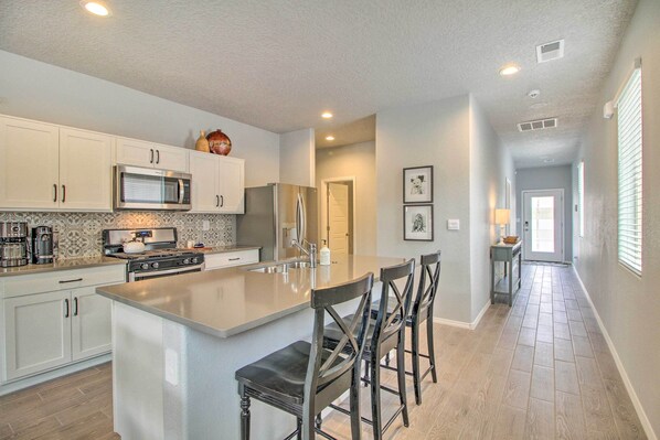 House (3 Bedrooms) | Interior - Family-friendly Rio Rancho Home Near Old Town (Rio Rancho)