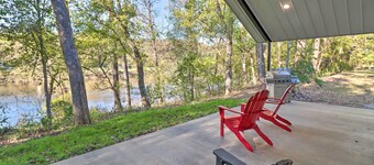 Riverfront 'heaven on the White' w/ Covered Patio!