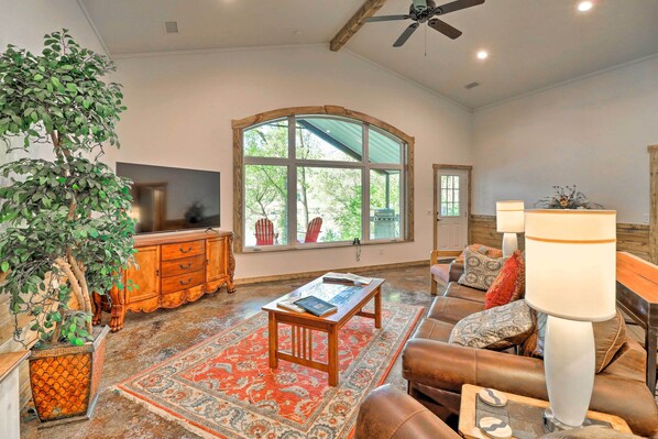 House (4 Bedrooms) | Interior