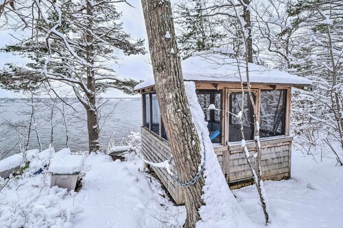Cozy Waterfront Cottage on Montsweag Bay!