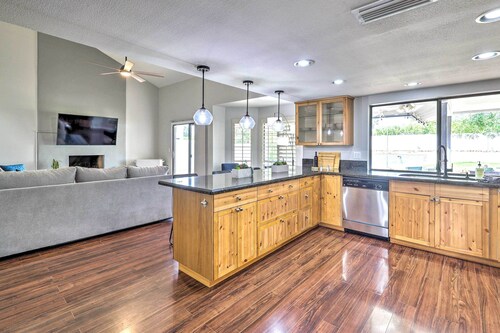 Luxe Desert Home w/ Heated Pool: 3 Mi to Kierland!