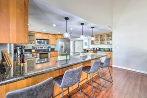Interior - Luxe Desert Home w/ Heated Pool: 3 Mi to Kierland! (Scottsdale)