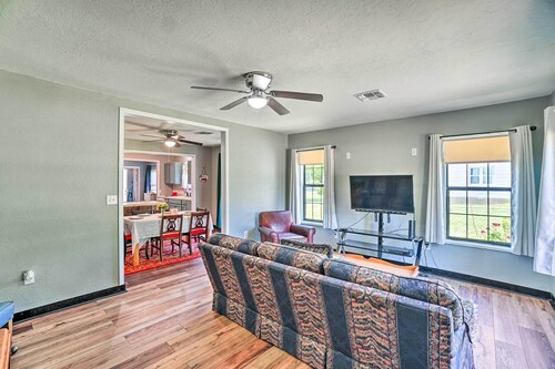 Centrally Located Lawton Home: Dogs Welcome!