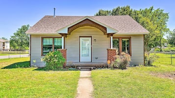 House (3 Bedrooms) | Front of property