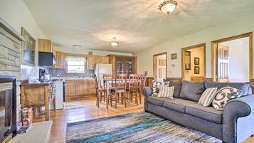 House (2 Bedrooms) | Interior