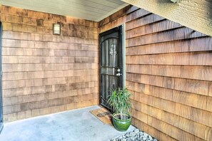 Apartment (1 Bedroom) | Interior - Stylish Dana Point Getaway: 1 Mi to Beach! (Dana Point)