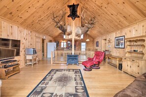 House (2 Bedrooms) | Interior - Family-friendly Troy Getaway With Furnished Deck! (Troy)