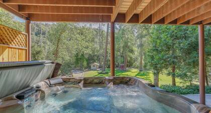 Rustic Oakhurst Retreat < 4 Mi to Bass Lake!