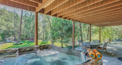 Rustic Oakhurst Retreat < 4 Mi to Bass Lake!