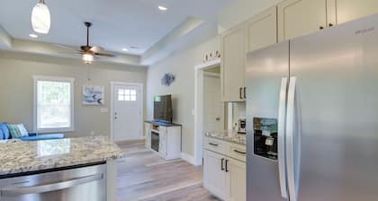 Charming Ocean Isle Beach Home ~ 1 Mi to Beach!
