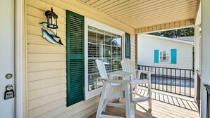 Outdoor dining - Harkers Island Home With Porch ~ 1 Mi to Marina! (Harkers Island)