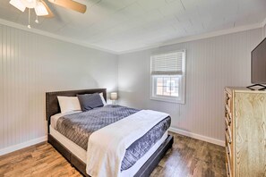 3 bedrooms, iron/ironing board, bed sheets