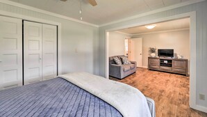 Room - Harkers Island Home With Porch ~ 1 Mi to Marina! (Harkers Island)