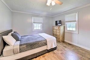 3 habitaciones, tabla de planchar con plancha y ropa de cama 
