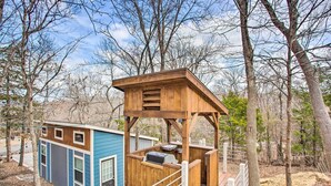 A wooden deck with a grill and a small building with a blue exterior and white trim. - Wooded Pottsboro Escape ~ 1 Mi to Lake Texoma (Pottsboro)