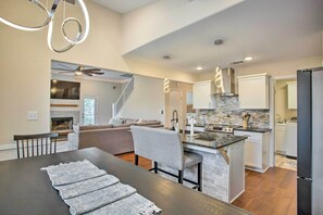 House (3 Bedrooms) | Interior - Wooded Pottsboro Escape ~ 1 Mi to Lake Texoma (Pottsboro)