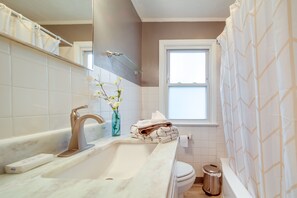 A bathroom with a bathtub, toilet, and sink. - Pet-friendly Mayfield Heights Vacation Rental! (Mayfield Heights)